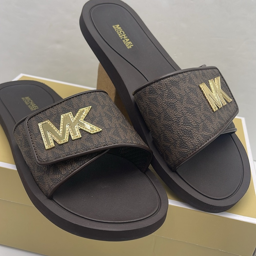 MICHAEL KORS Palmer Signature Logo Slide Sandal
Brown 
NWT - Picture 7 of 16